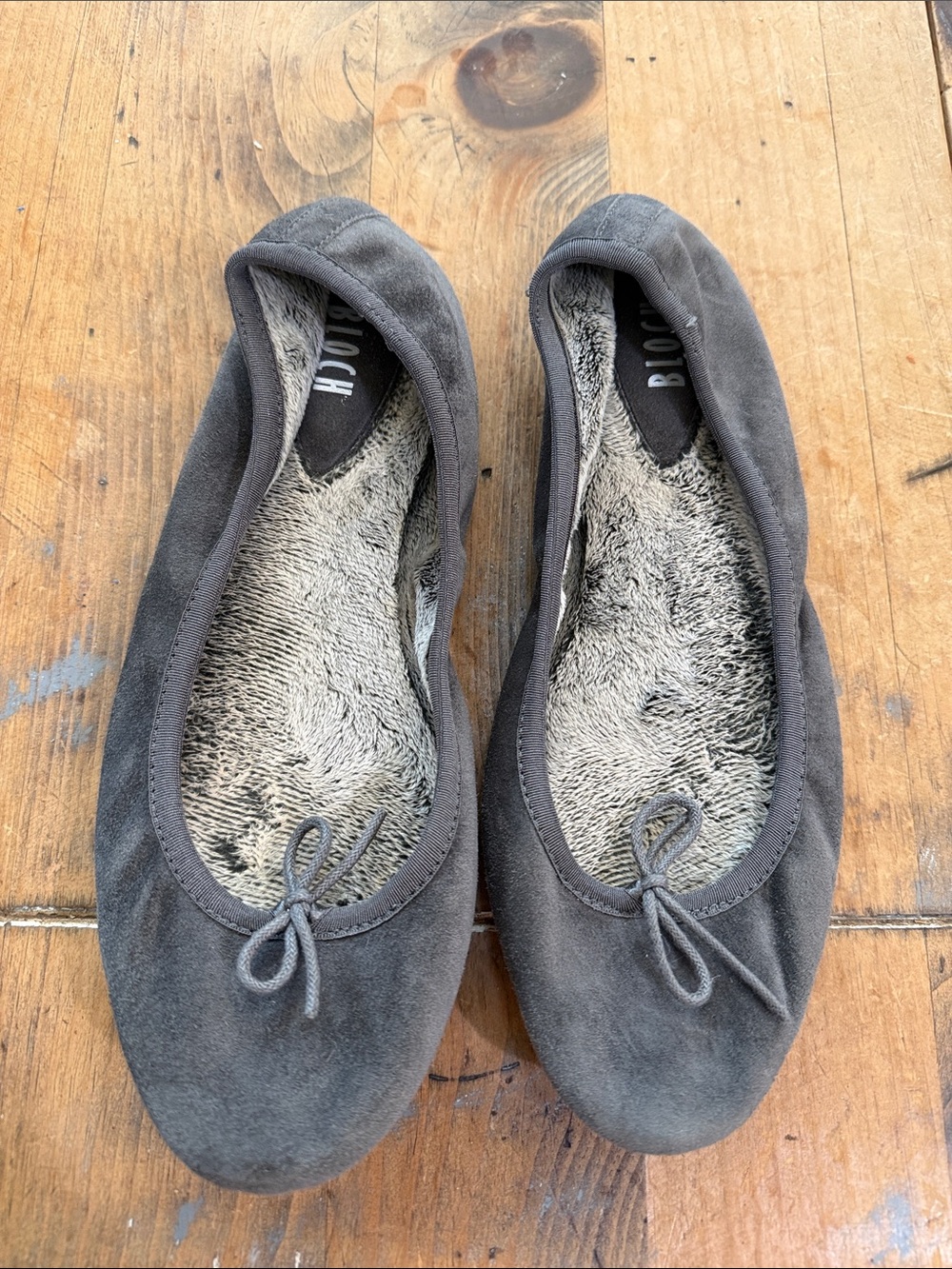 BLOCH Grey Suede Faux Fur Lined Ballet Flats Bow Size 39.5 EU